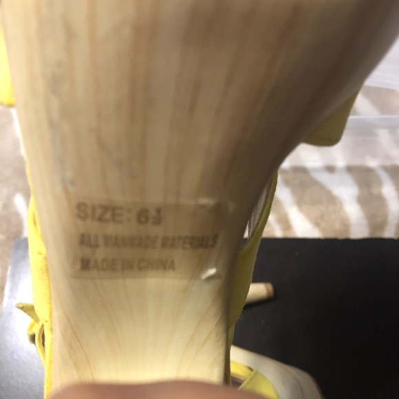 Cute yellow heeled platform sandals - Picture 4 of 6